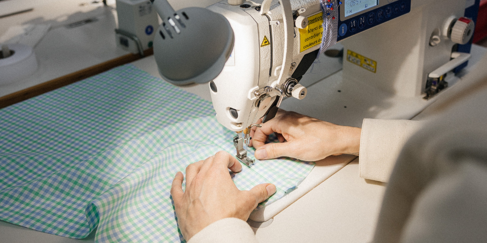 Confection de chemises sur-mesure luxe française dans les deux-sèvres.