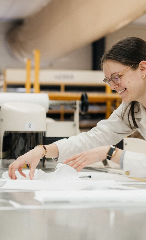 Salle de coupe usine française mode en fabrication de vêtements.